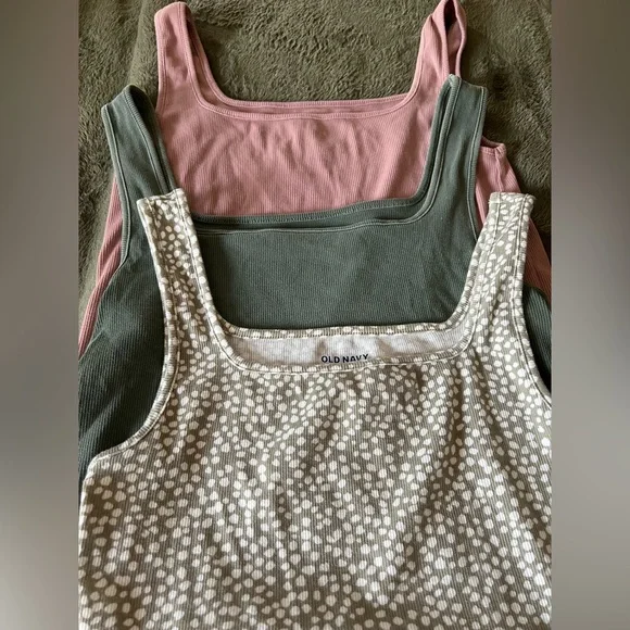 Bundle of 3 Old Navy cropped square neck tank tops green & pink women’s large - Picture 1 of 7